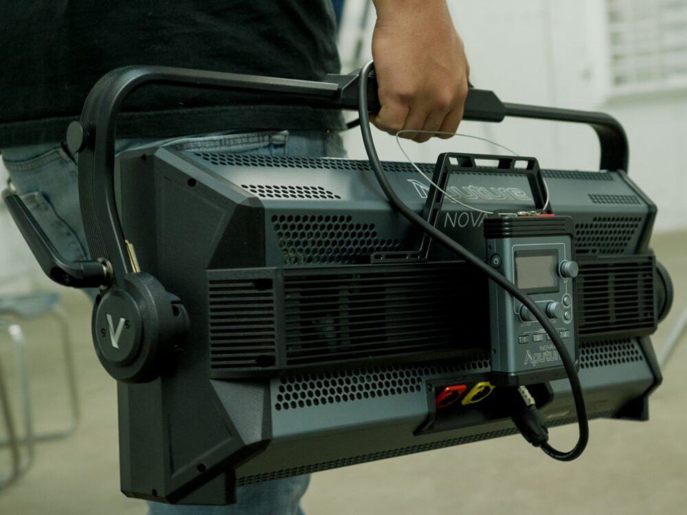 Aputure-Nova-P600c-2x1-RGBWW-LED-Panel-Light-india-tiyana