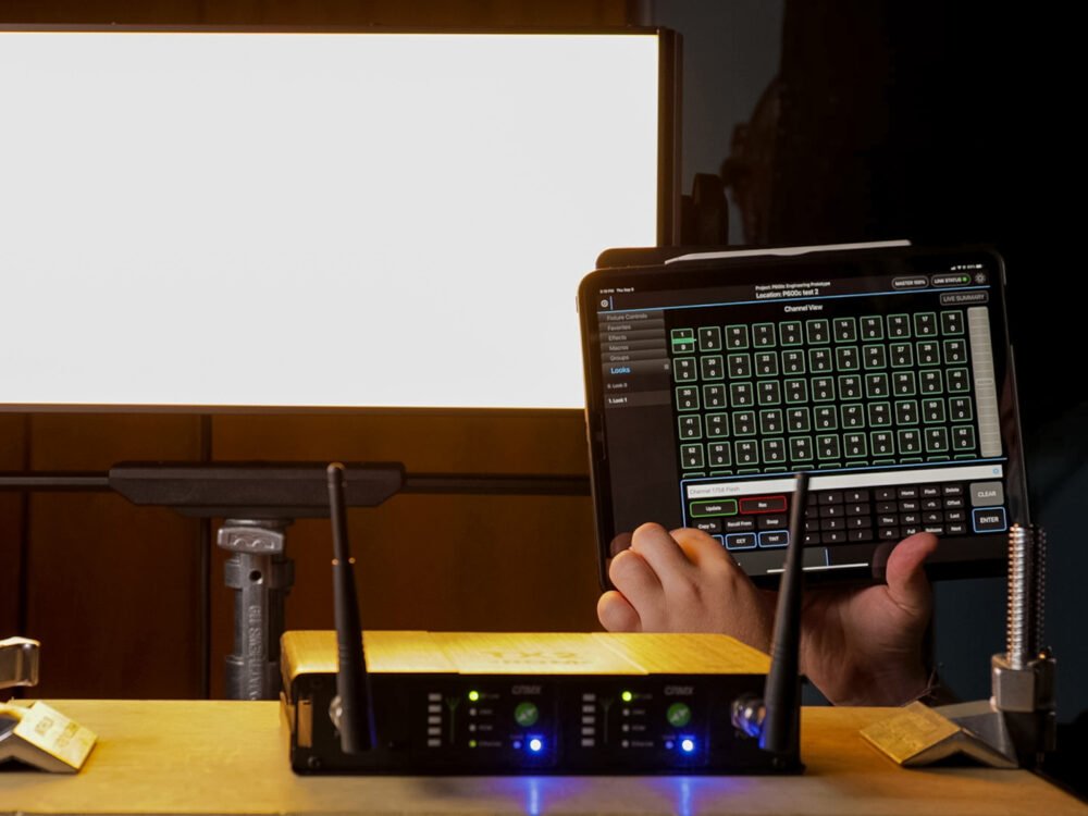 Aputure-Nova-P600c-2x1-RGBWW-LED-Panel-Light-india-tiyana